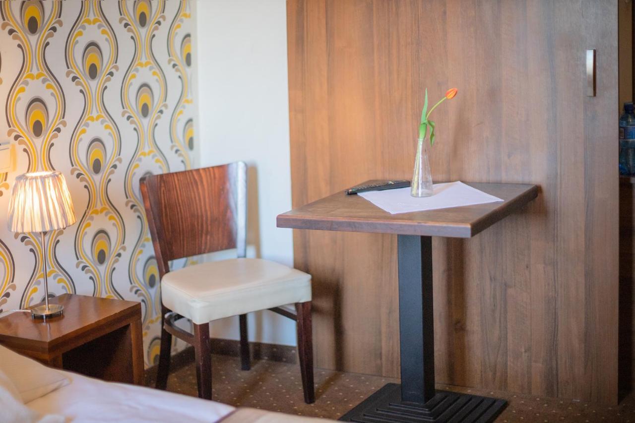 פרומבורק Pod Wzgorzem Bed & Breakfast מראה חיצוני תמונה